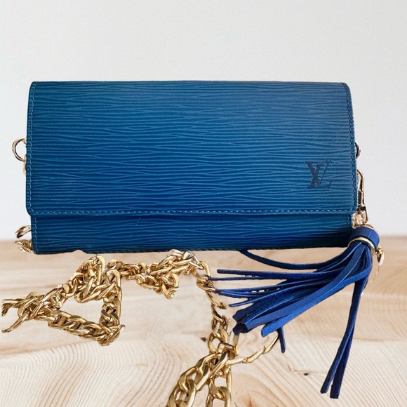 Louis Vuitton Handbags - Like new Louis Vuitton Epi Cartes Card Long Wallet